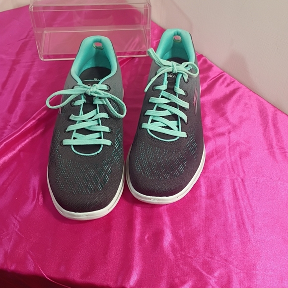 Skechers Women's SZ 10 GO Walk 5 Alive 15929 Walking Sneaker Green Black. - Picture 7 of 8